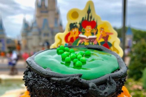 Disney World Has A ‘Hocus Pocus’ Cupcake That Has So Many Details