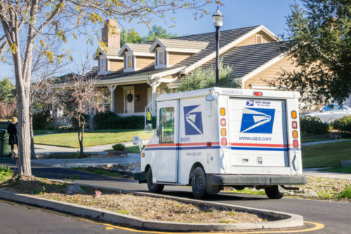 A Postal Worker Left Notes And Gift Cards For The Graduates On His Route