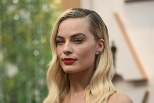 Margot Robbie Set To Star In Female-Fronted ‘Pirates Of The Caribbean’ Movie