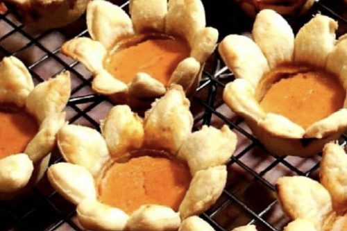 Flower-Shaped Mini Pumpkin Pies Are The Most Adorable Fall Dessert