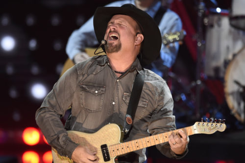 Couple Surprises Uber Driver With Garth Brooks Concert Ticket