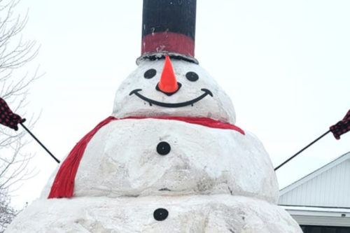 Minnesota man builds impressive 30-foot-tall snowman in his yard