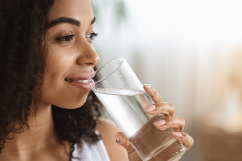 Can you hydrate your skin by drinking water?