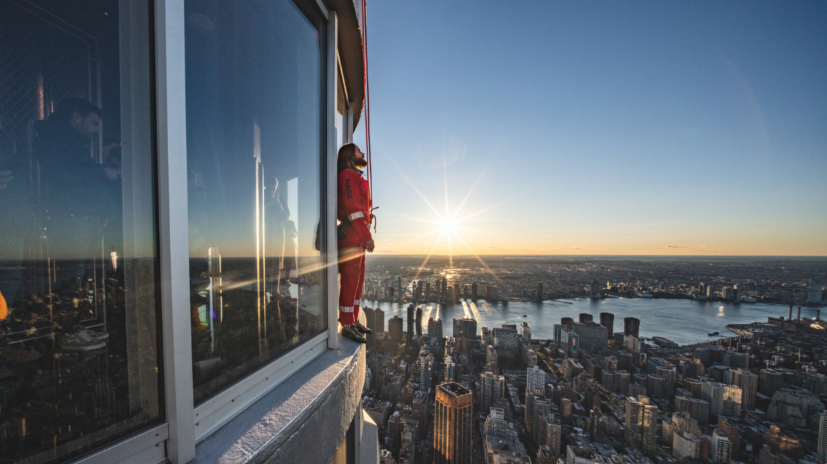 Jared Leto makes history by climbing the Empire State Building to announce tour